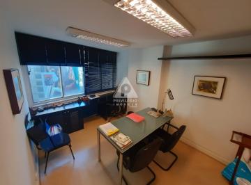 Comercial · 145m² · Excelente Sala Comercial no coração do Centro!