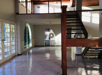 Casa · 460m² · 3 Quartos · 2 Vagas · Casa Triplex em Condomínio
