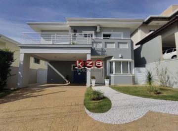 Foto 01 · Casa de Luxo em Condomínio: 4 Quartos, 4 Suítes, 3 Salas, 5 Banheiros, 2 Vagas de Garagem, 300m² em 