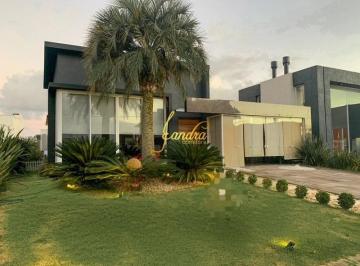 Casa · 180m² · 4 Quartos · 2 Vagas · Casa térrea em condomínio fechado mobiliada e decorada