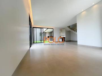 c2d162c42c5faf5994d82da8eb311609539ce76f · Casa à venda no condomínio Jardim Versailles em Uberlândia.