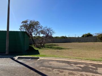 f5927b37bf14b8e2f2be3a169cc086206d3e5b45 · Terreno à venda no Condomínio Villa do Sol em Uberlândia