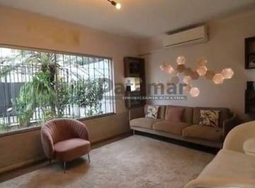 Casa · 317m² · 3 Quartos · 4 Vagas · Luxuosa Casa com 4 Suítes e 6 Vagas no Jardim Trussardi - Butantã