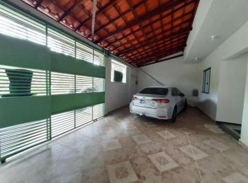 casa-com-3-quartos-a-venda-em-barbacena-caicaras-1571707477.jpeg · Casa espaçosa de 3 dormitórios, suíte com varanda e duas vagas de garagem, localizada no bairro Caiç