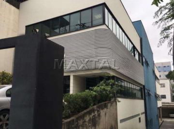 Comercial · 868m² · 20 Vagas · Prédio Comercial com 868m², 2 andares, 9 banheiros, 20 vagas de garagem na Vila Ester.