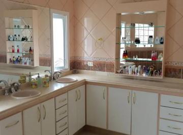 Casa · 544m² · 3 Quartos · 4 Vagas · Sobrado à venda de 292m² | 03 dormitórios, sendo 01 suíte e 04 vagas de garagem | Condomínio Aquariu