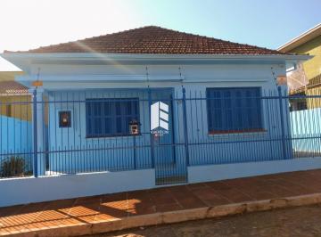 Casa · 3 Quartos · 3 Vagas · Casa com 3 quartos no centro.