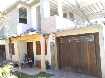 Casa · 300m² · 2 Quartos · 1 Vaga · Casa à venda - em Pinheiro Machado