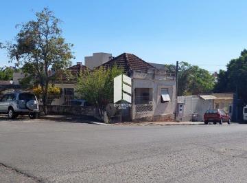Casa · 326m² · 2 Quartos · 2 Vagas · Terreno de esquina, situado na rua de trás do Supermercado Beltrame da Euclides,