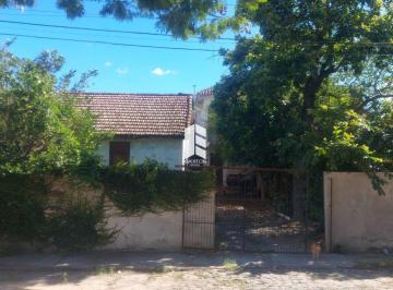 Comercial · 217m² · 2 Quartos · 3 Vagas · Terreno com duas casas e pátio amplo