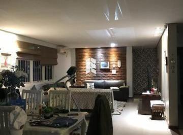 Casa · 250m² · 3 Quartos · 4 Vagas · Casa à venda - em Santa Maria