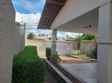 Casa · 320m² · 3 Quartos · 4 Vagas · Casa em Capim Macio