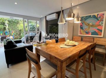 Casa · 285m² · 4 Quartos · 2 Vagas · Casa de condomínio para locação anual e venda, a 30m da praia!
