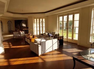 Casa · 1080m² · 4 Quartos · 4 Vagas · Sobrado à venda de 620,52m² | 04 dormitórios, sendo suítes e 04 vagas de garagem | Condomínio Jardim