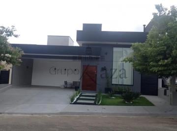Casa · 300m² · 3 Quartos · 4 Vagas · Casa em condomínio fechado