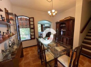 852f942fb5d8f8d6e3937fc68519b2c56610d7f9 · Casa de 4 quartos em Condominio Fechado