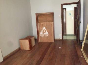 Apartamento · 65m² · 2 Quartos · Na Glória: excelente apartamento de 2 quartos, com dependências, próximo ao Metrô. 