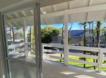Casa · 90m² · 2 Quartos · 1 Vaga · Casa Geminada em área nobre de Gramado, condomínio fechado.