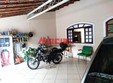 Casa · 212m² · 5 Quartos · 4 Vagas · 2 casas independentes, ótima localização