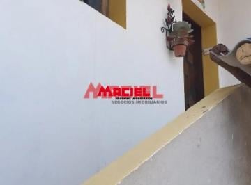 Casa · 140m² · 4 Quartos · 2 Vagas · Casa Padrão em Sao Jose dos Campos