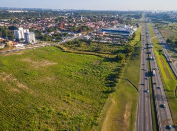 2023053114580765182.jpg · Area de 51 mil metros na beira da rodovia Dutra