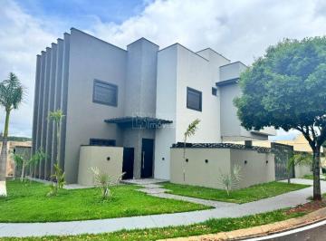 Casa · 240m² · 3 Quartos · 4 Vagas · Casa Sobrado Condomínio em Araraquara