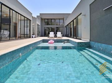 Casa de 4 quartos, Brasília · 04 QUARTOS | SUÍTES | GARAGEM COBERTA | SALA AMPLA | PISCINA AQUECIDA