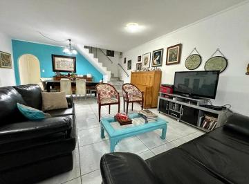 Casa de 4 quartos, São Paulo · Sobrado 4 quartos, 2 suítes e amplo quintal nos fundos no bairro CASA VERDE!