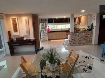 bd36eb6a08594536cef98bc2cfe68b8fbe623065 · C-SO1074 Curitiba, excelente sobrado  5 Quartos, 4 Banheiros, 5 Vagas e churrasqueira