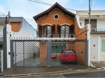 Casa · 194m² · 4 Quartos · 3 Vagas · Sobrado á Venda em Interlagos com 194m², 4 quartos sendo 2 suítes, 3 vagas.