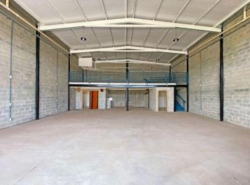 Foto 1 · Galpão com 234,34m² construídos e 284m² de terreno na BR-060 saída para Rio Verde.