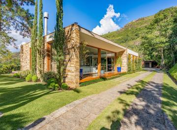 Casa · 229m² · 6 Quartos · 4 Vagas · Casa com 6 quartos em condomínio em Araras, Petrópolis.
