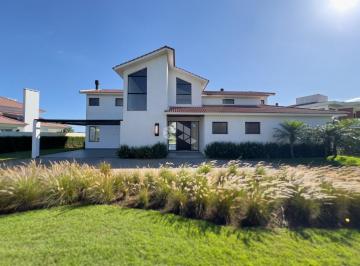 Casa · 430m² · 4 Quartos · 2 Vagas · Casa no Condomínio Green Village em Xangri-lá à venda, com 3 quartos/dormitórios, 2 vagas/box, no co