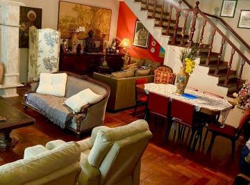 Casa · 332m² · 3 Quartos · 2 Vagas · Sobrado no Jardim Europa local privilegiado de São Paulo com segurança