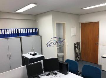 70668d24696cd674d8bb925e71c2bb3b7ebaf352 · Sala com 37m²