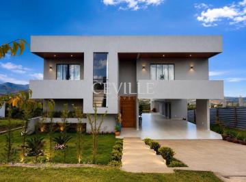 Casa · 319m² · 4 Quartos · 3 Vagas · Casa Nova