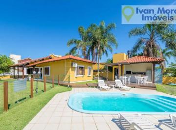 Casa · 150m² · 3 Quartos · 2 Vagas · Casa com piscina em Daniela - temporada - Florianópolis – SC