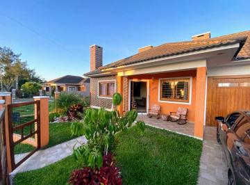 25804327_g.jpg ·
BELÍSSIMA CASA COM PISCINA E FINO ACABAMENTO