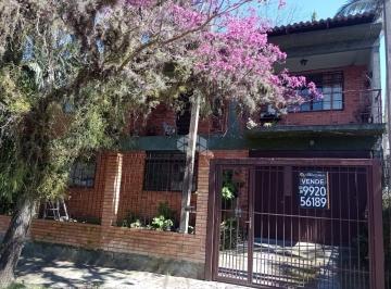 Casa · 264m² · 4 Quartos · 4 Vagas · Casa com 4 dormitórios e 4 vagas, amplo pátio, no Bairro Sarandi