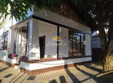 Casa · 348m² · 3 Quartos · 2 Vagas · Casa em excelente localizaçao
