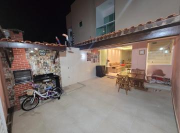 Casa de 2 quartos, Lauro de Freitas · CASA INDIVIDUAL FORA DE CONDOMÍNIO, 2 SUÍTES, ESPAÇO GOURMET, EM IPITANGA