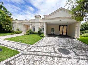 Casa · 331m² · 3 Quartos · 6 Vagas · Veduta Verde - Casa neoclássica com piscina e vista no Veduta Verde – Jundiaí/SP