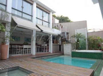 Casa · 580m² · 5 Quartos · 5 Vagas · Casa no Jardim São Bento, de 580 m². com 2 salas, 5 suítes e 5 vagas de garagem.