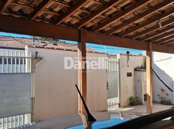 Casa · 131m² · 2 Quartos · 2 Vagas · casa com churrasqueira e amplo quintal e localização privilegiada