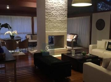 Casa · 645m² · 5 Quartos · 4 Vagas · Casa Alto Padrão para Venda em Várzea Teresópolis-RJ