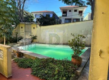 Casa · 400m² · 4 Quartos · 6 Vagas · Sobradão com 4 dormitórios, quintal com piscina.