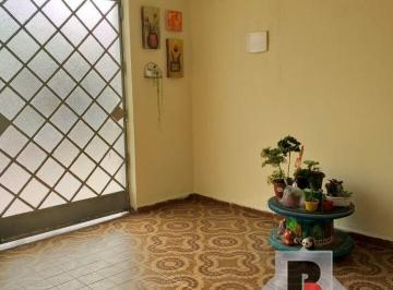 Casa · 138m² · 2 Quartos · 1 Vaga · Terreno com 3 casas