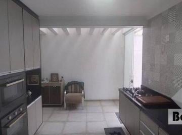Casa · 200m² · 4 Quartos · 3 Vagas · Sobrado a venda no Jardim Avelino, com 04 Dormitórios(01 Suite), 03 vagas