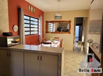 Casa · 145m² · 3 Quartos · 2 Vagas · Sobrado próximo a Praça Sampaio Vidal