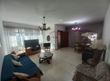 Casa · 190m² · 2 Quartos · 2 Vagas · Casa terreá para locação em frente a uma praça bem tranquila e com vigia 24 horas